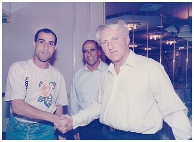 תמונת כדורגל
תצלום משה סיני. תצלום משה סיני 
משה סיני עם ראש עיריית ת״א שלמה להט כשערך ארוחת ערב 