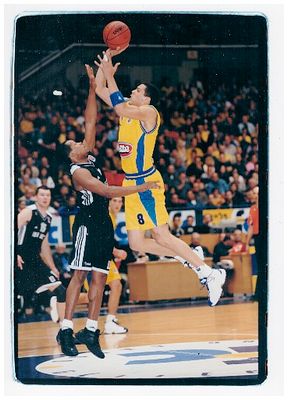 תצלומים כדורסל. תצלום אנטוני פארקר במדי מכבי ת״א