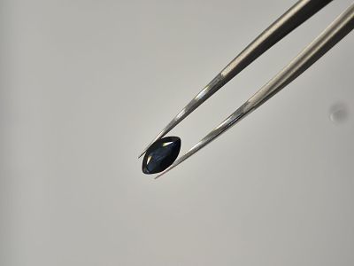 שתי אבני חן טבעיות מסוג ספיר מהממות לשיבוץ בחיתוך מרקיזה במשקל 1.15 קראט. מושלמות לשיבוץ 