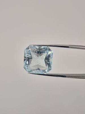 אקווה מרין, אבן חן טבעית ענקית לשיבוץ בטבעת ענקית או תליון יוקרתי בצבע תכלת שקוף, צלולה עם 