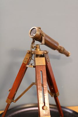 טלסקופ דקורטיבי למשרד מברונזה מהמם למשרד בסגנון עתיק 27*36 סמ במצב פתוח