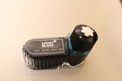 מיכל דיו וינטג' לעטים נובעים של חברת Montblanc משנות ה80-90 במצב שמור מאוד (לא נפתח מעולם וכמעט 