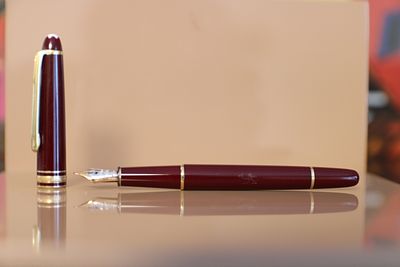 עט נובע של חברת Montblanc עם ציפורן מזהב אמיתי 14 קראט, עט מדגם MONTBLANC MEISTERSTUCK 144 בצבע 