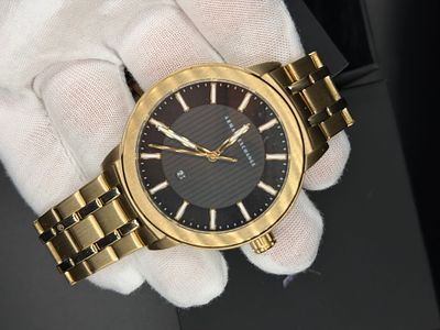 שעון Armani Exchange דגם AX1456. השעון בקוטר 46 מ"מ בצבע זהב מוברש עם לוח פנימי שחור ואינדקסים 