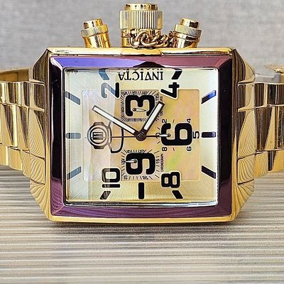 שעון מהמם של חברת Invicta, מודל 35637. שעון במצב מעולה עם סימני שימוש קלים עם מנגנון כרונוגרף 