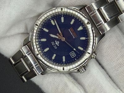 שעון מהמם של חברת Seiko וינטג' כ-40 מ"מ מנגנון אוטומטי שנבדק על ידי שען מומחה ונמצא במצב עבודה. 