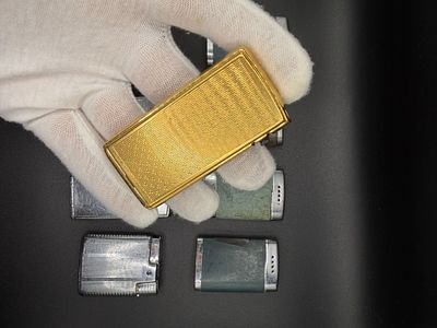 שמונה מצתים וינטג' יפייפיים מעולים לאספנים של חברת Ronson האנגלית . אחד מהמצתים הוא Ronson 