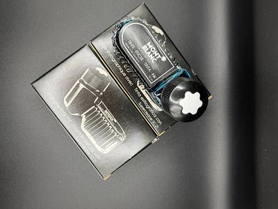 שני מיכלי דיו וינטג' לעטים נובעים של חברת Montblanc משנות ה80-90 במצב שמור מאוד (לא נפתחו מעולם 