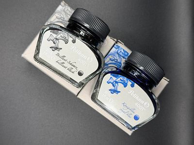 שני מיכלי דיו חדשים של חברת Pelikan בצבע כחול ושחור במצב מושלם, לא נפתחו מעולם, נרכשו לפני כשנה