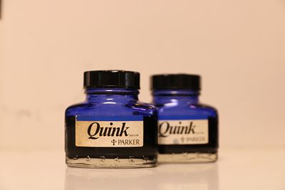 שני מיכלי דיו Vintage של חברת Parker בצבע כחול ללא אריזה חיצונית, פריטי וינטג' מהממים לתצוגה 