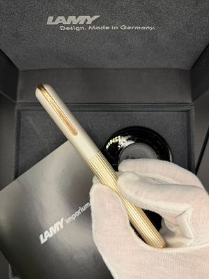עט מושלם לכל אוסף של חברת Lamy, מדגם Imporium. עט עם ציפורן 14k בגודל EF. העט נרכש בישראל 