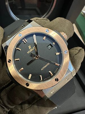 הזדמנות אמיתית לרכוש שעון יוקרה של חברת Hublot היוקרתית מדגם Classic Fusion Titanium King Gold 