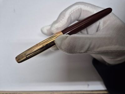 עט פארקר 51 האייקוני, אחד הדגמים המוכרים ביותר בעולם האספנות של העטים ועט חובה לכל אוסף. נבדק 