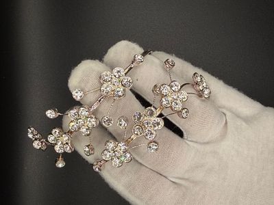 לוט תכשיטים לכלות או לאירועים- הכולל סה"כ ארבעה פריטים: שני צמידי יד או זרוע (אחד עם אבנים 