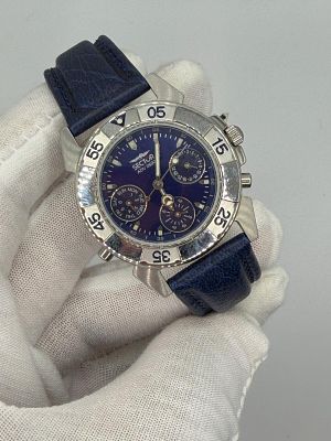 שעון חדש של חברת Sector עם תג מחיר של החנות על סך 1200 שח, באזל כסוף, לוח כחול מטאלי ורצועת עור 