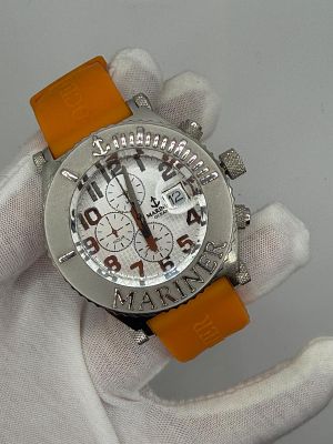 שעון במצב מעולה וחדש של חברת Mariner, עם רצועת סיליקון כתומה, באזל וגוף כסוף, לוח לבן, עדיין עם 