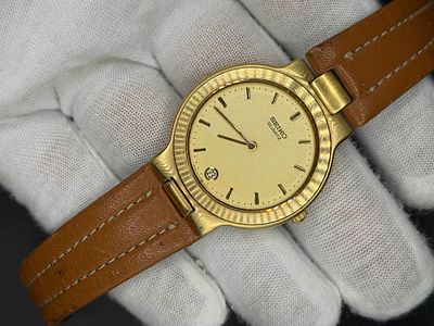 שעון מהמם וינטג' של חברת Seiko מנגנון קוורץ מופעל בסוללה, ייצור ביפן.חתום מספר מאחור 5y29-6000 