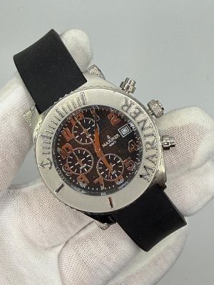 שעון במצב חדש של חברת Mariner דגם Navy עם לוח שחור עם דפוס יפייפה מנוקד, גוף ובאזל כסופים במצב 