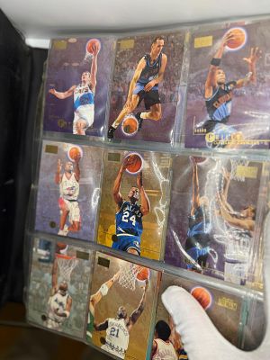 אוסף קלפים משנות ה-90 הכולל 32 קלפים לאספנים מסדרת SkyBox Premuium 1996-97, קלפים לא מדורגים 