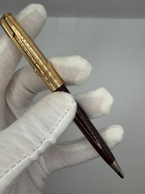 עט עיפרון וינטג של חברת Parker דגם 51 בצבע מוזהב עם ציפוי Gold plated 12k 1q10- חתום בצבע זהב 