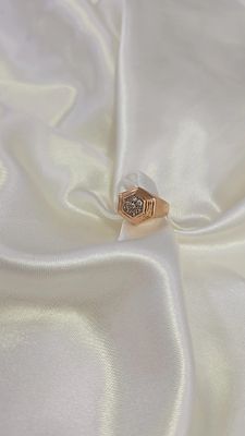 טבעת זהב אדום 14k משובצת זירקונים. טבעת יפייפיה בסגנון וינטג'. כ6.9 גרם סה"כ . הפריט מגיע מחנות 