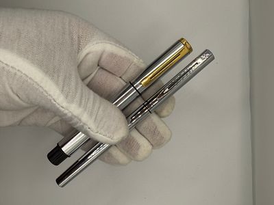 סט של שני עטים נובעים Fountain pens, אחד של Waterman בייצור צרפת עם ציפורן בגודל F והשני עט שפר 