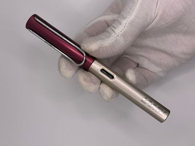 עט Rollerball של חברת Lamy. מגיע ישירות מהחנות ללא קופסה. מחיר מקורי 129 ₪ ללא מילוי. ייתכנו 