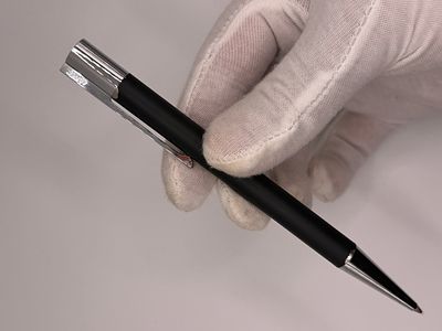 עט Lamy ballpoint בצבע שחור וכסוף ישירות מהחנות כולל קופסה מקורית. דגם LM-4000976. חדש אך 