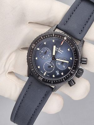 שעון יוקרתי של חברת Blancpain, מדגם Fifty Fathoms Bathyscaphe Chronographe Flyback, משנת 2025. 