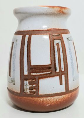 אגרטל "לפיד" קרמיקה ישראלית, דוגמת "פיקסו", חתום, גובה 11 ס"מ