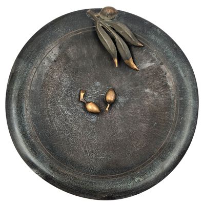 קערת נחושת בפטינה ירוקה "פל-בל" "PAL BELL" ישראליאנה, מעוטרת עלי זית וזיתים, חתומה, קוטר 29 ס"מ.