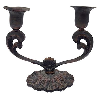 פמוט שבת דו קני ברונזה "אופנהיים" "OPPENHEIM" ישראליאנה מוקדמת, חתום, גובה 15 ס"מ. 
אברהם נ' 