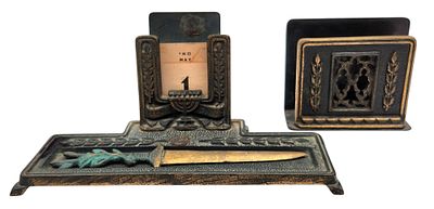 סט מעמד שולחני משרדי מברונזה כולל: מעמד תאריכון, סכין לפתיחת מכתבים ומעמד למכתבים "נורדיה 