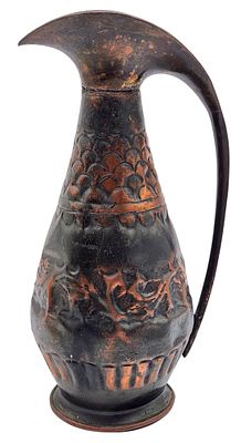 אגרטל כד נחושת "הקולי" "HAKULI" ישראליאנה, מעוטר ריקוע אמנותי, חתום, גובה 24 ס"מ. 
ישראל דליהו 