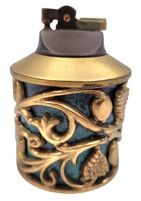 מצת שולחני מפליז "אופנהיים" "OPPENHEIM" ישראליאנה, מעוטר בגפנים ורימונים, חתום, גובה 10 ס"מ. 