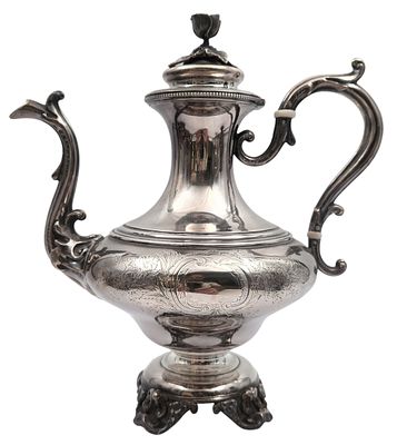 קנקן כסף 950 "אר-נובו" צרפתי עתיק, משפך וידית מעוצבות כגבעול רגליות מעוצבות כצמחיה, מעוטר בעלי 