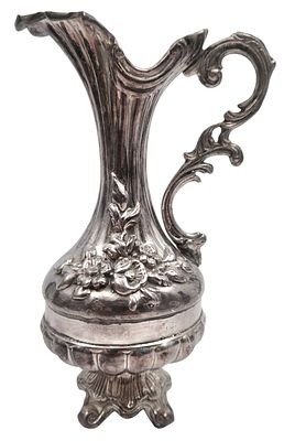 קנקן כסף 999 "שרעבי" ישראלי, ידית מעוצבת כגבעול, מעוטר תבליטי פרחים וצמחיה, חתום, גובה 17 ס"מ 