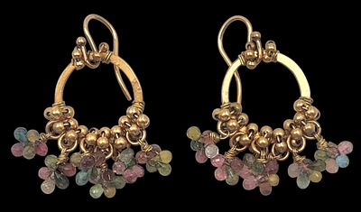 זוג עגילי זהב 14K משובצים אבני טורמלין טבעיות וצבעוניות, אורך 40 מ"מ, משקל 6.2 גרם