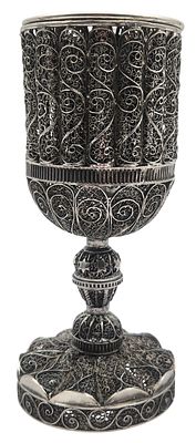 גביע קידוש כסף 925, מעוטר עבודת פיליגרן, חתום, גובה 16.5 ס"מ, משקל 227 גרם