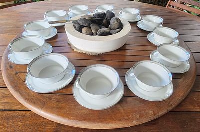 סט מרקיות או קעריות למנה אחרונה ל-12 סועדים, פורצלן "Rosenthal" גרמניה, מעוטרים פס כסף, הסט 