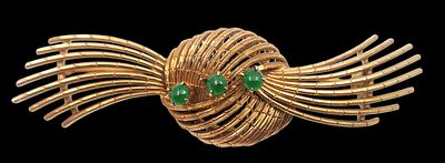 סיכת זהב 14K משובצת 3 אמרלדים טבעיים בליטוש קבושון, אורך 70 מ"מ, משקל 10.3 גרם