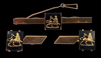 סט סיכת עניבה וזוג חפתים זהב 18K משולבים אוניקס שחור, אורך הסיכה 65 מ"מ, משקל כולל 18.8 גרם