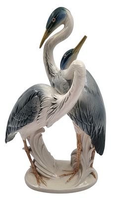 זוג עגורים, פסל פורצלן KARL ENS גרמניה, חתום, צ'יפ מינורי למקור, גובה 34 ס"מ. 
פריט שביר או 