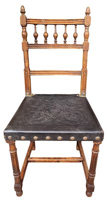 כסא עץ אגוז צרפתי עתיק, מושב עור בסגנון הנרי ה-8, גובה משענת 93 ס"מ. 
הרהיטים משומשים ויתכנו 