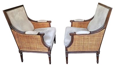 זוג כורסאות עץ FAUTEUIL BERGERE צרפתיות עתיקות בסגנון לואי ה-16 מעץ וראטן, מרופדות בזמש 