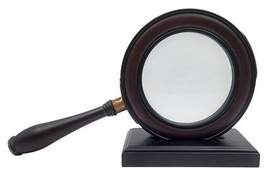 זכוכית מגדלת שולחנית ענקית מעץ ופליז, אורך 33 ס"מ