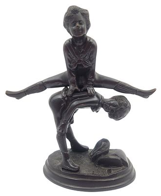 זוג ילדים בשיעור התעמלות, אחרי אלפרד בארי (1839-1895)After Alfred Barye, פסל ברונזה, גובה 24 ס"מ