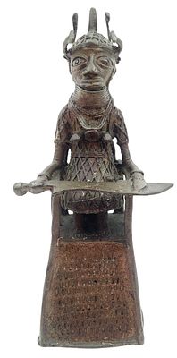 ראש השבט, פסל ברונזה בעבודת שבט בנין, גובה 31 ס"מ