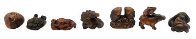 אוסף 7 נצקה יפנים מגולפים בעץ, חתומים, גובה 4.5 ס"מ