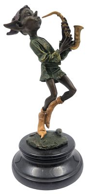 טרול מנגן בסקסופון, פסל ברונזה על בסיס שיש, חתום, גובה 27 ס"מ